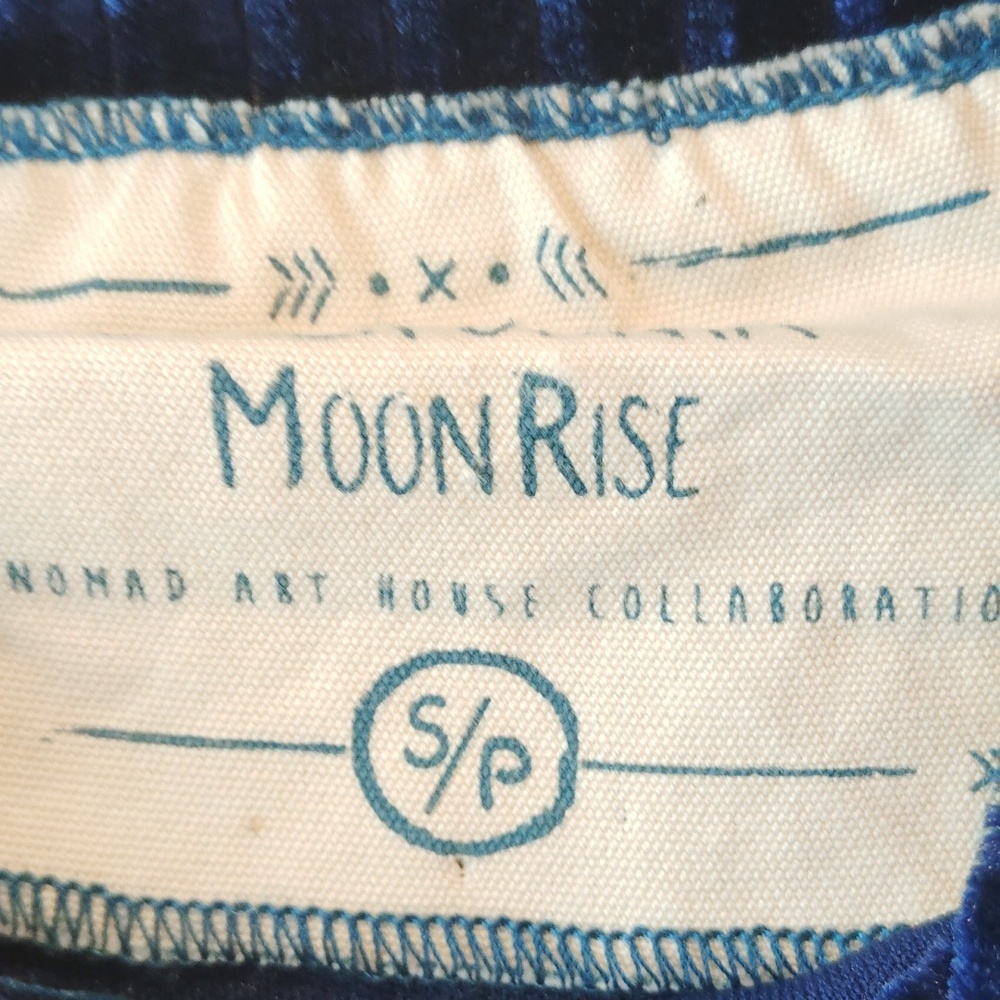 Moon Rise Velvet Sleeveless Dress - Picture 3 of 6
